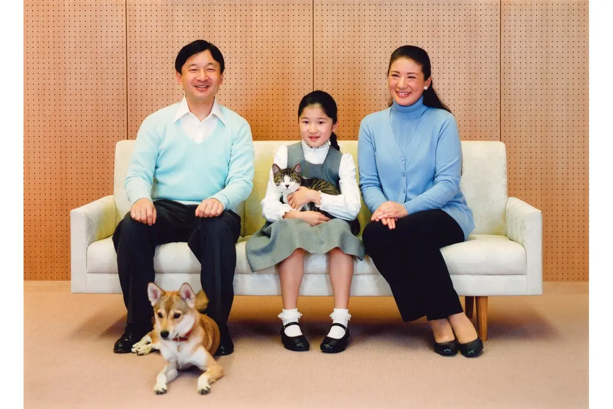天皇ご一家、新たな保護猫の写真を初公開　名前は「美海」　宮内庁