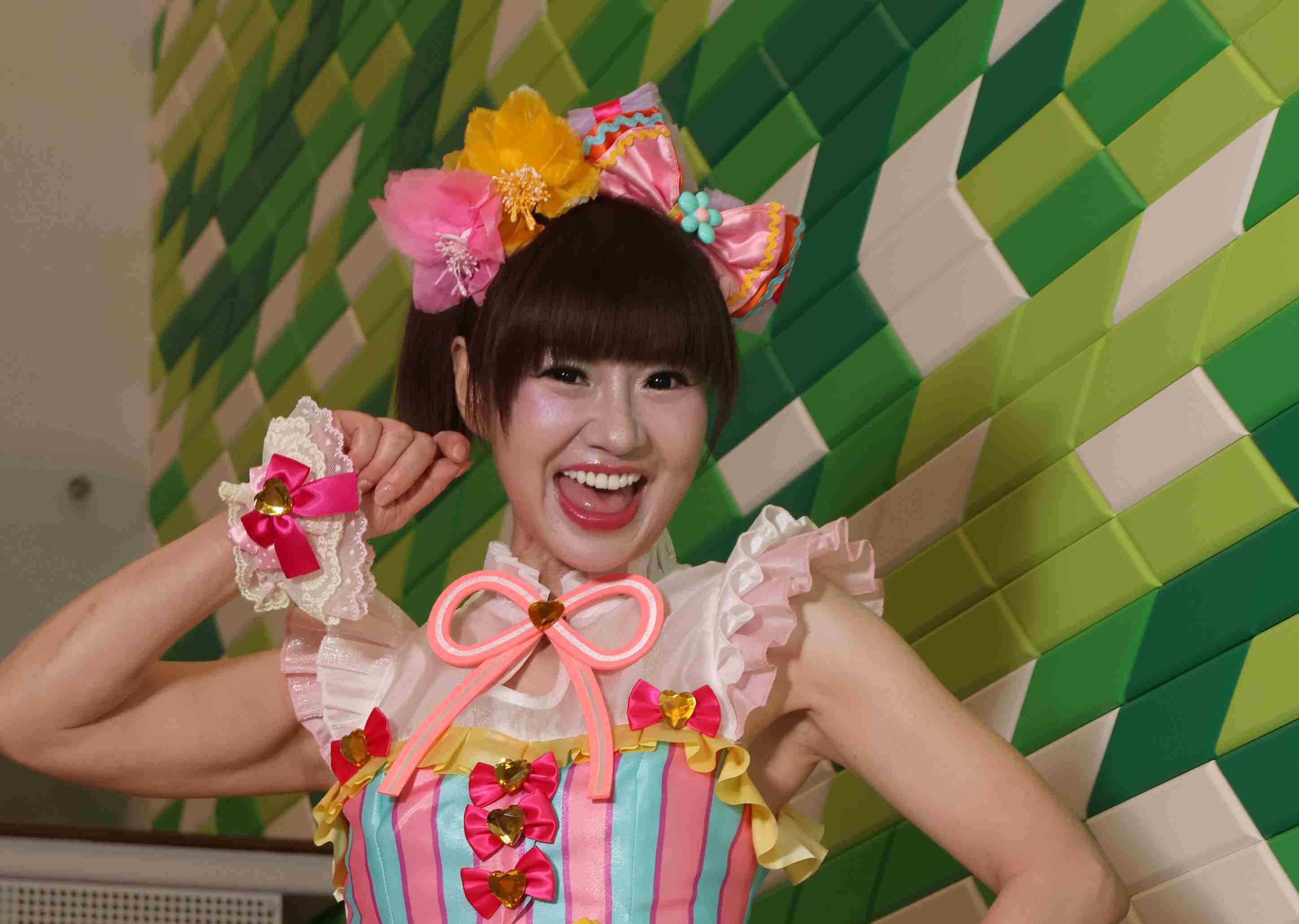 ヘアメイクファッション、全て頑張っているオバさん