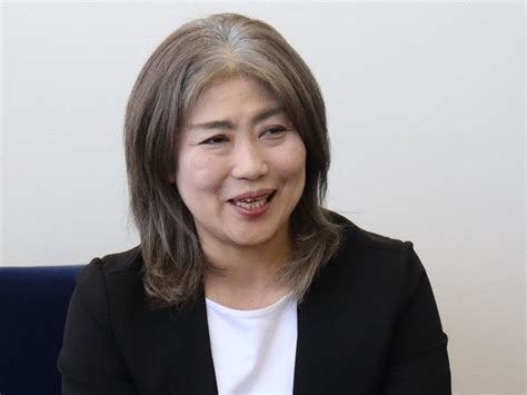 「白髪隠すのやめたら気持ちが軽くなった」 43歳女性の決断が264万表示 「老け感ゼロでおしゃれ！」 「可愛すぎます」