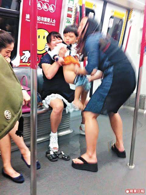 《スタバで焼酎＆チキンも物議》中国人観光客が韓国の世界遺産で排泄行為…“衝撃の写真”が拡散　専門家は衛生文化の影響を指摘「IKEAのゴミ箱でする姿も見ました」