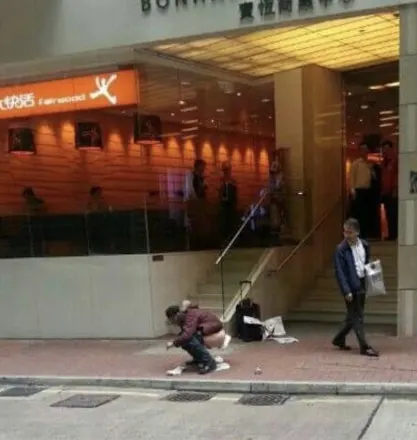 《スタバで焼酎＆チキンも物議》中国人観光客が韓国の世界遺産で排泄行為…“衝撃の写真”が拡散　専門家は衛生文化の影響を指摘「IKEAのゴミ箱でする姿も見ました」