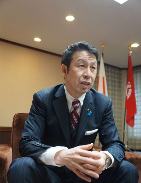 立民衆院議員、人気漫画の水着少女画像を「醜悪」タイ人少女の性搾取事件と関連付け…党内で反発