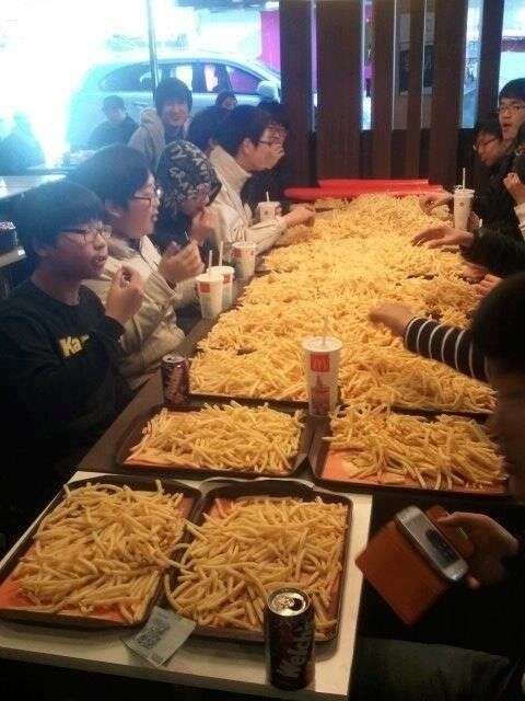 マクドナルドで爆食い!何をどれだけ食べられますか?