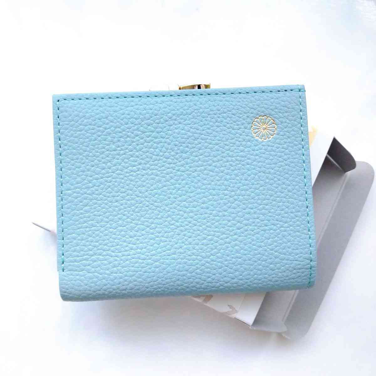 皇居開門前に100人超の行列 お目当ては知る人ぞ知る「皇居財布」 爆発的人気の魅力とは