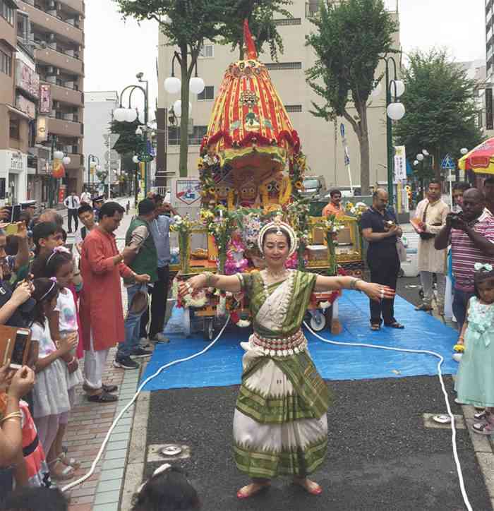 サンタ帽でガンジス川沐浴＝日本人観光客か―インド