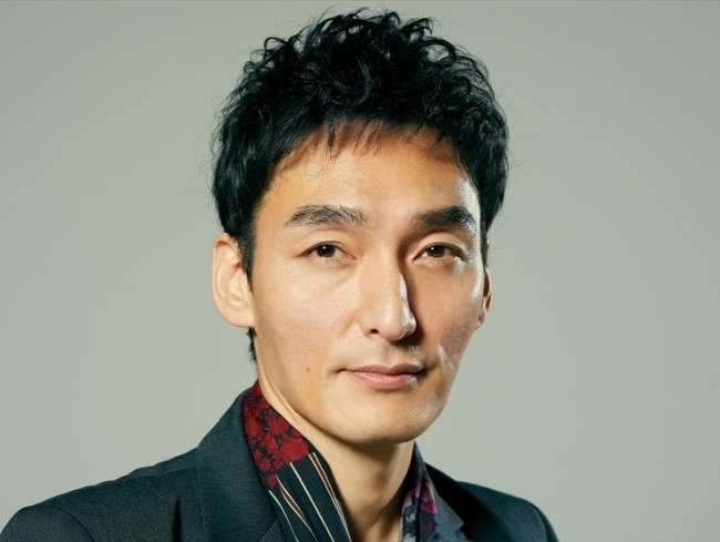 頬がコケてる人