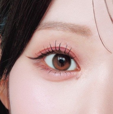 詐欺メイクしてる人