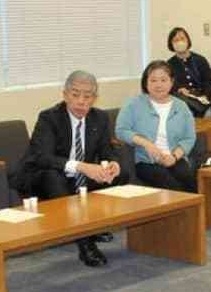 立憲・小宮山議員、「牛乳=白い水」投稿を削除 批判殺到で「大変失礼申し上げました」