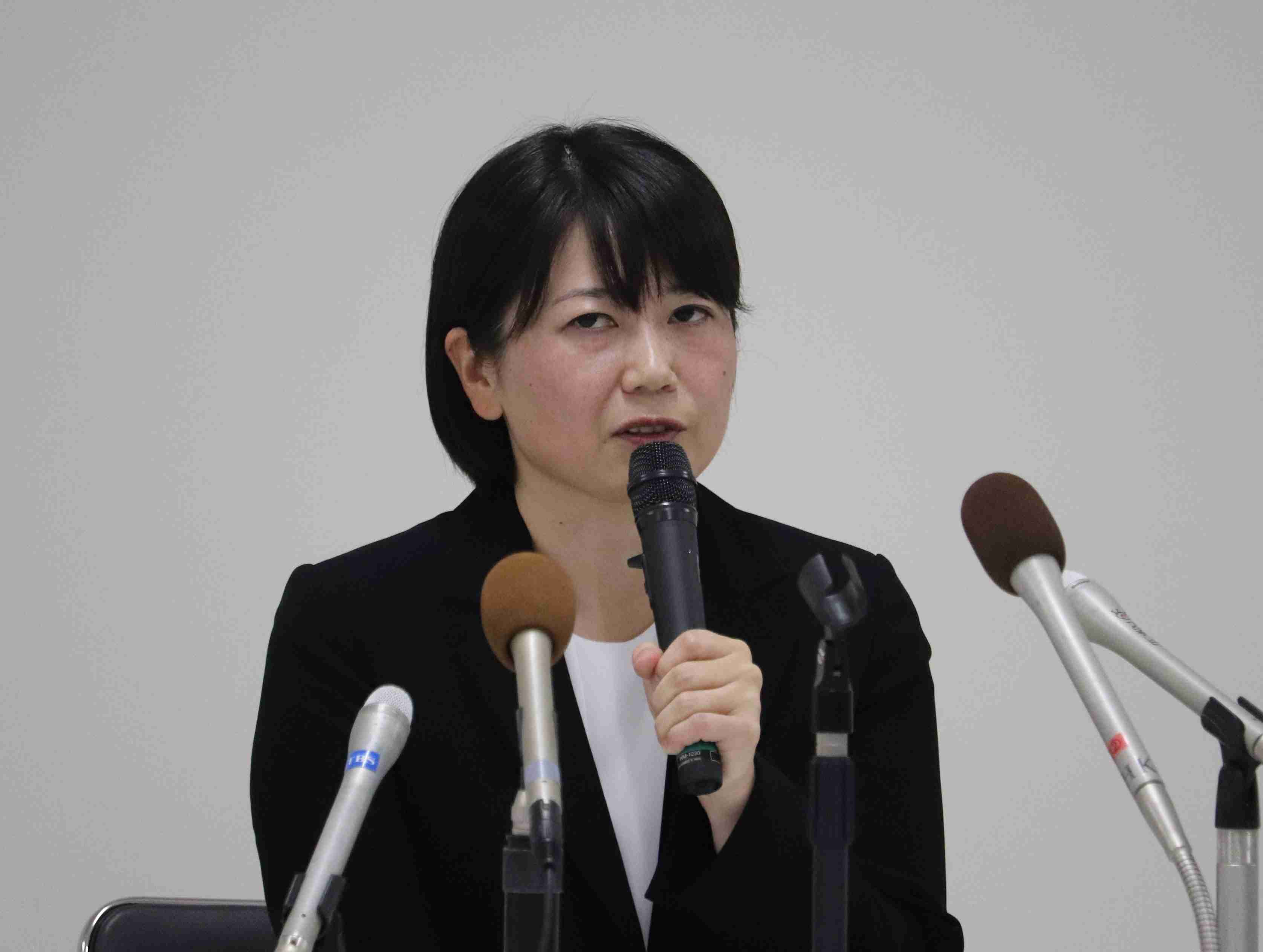 前橋市の小川晶市長が辞職…“ラブホ密会”問題で提出の「退職届」を議会が全会一致で承認
