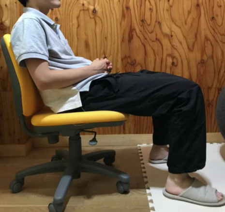 「何を着ても老けて・太って見える…」のはなぜ?奇跡の48歳が教える“姿勢”を秒でなおす方法