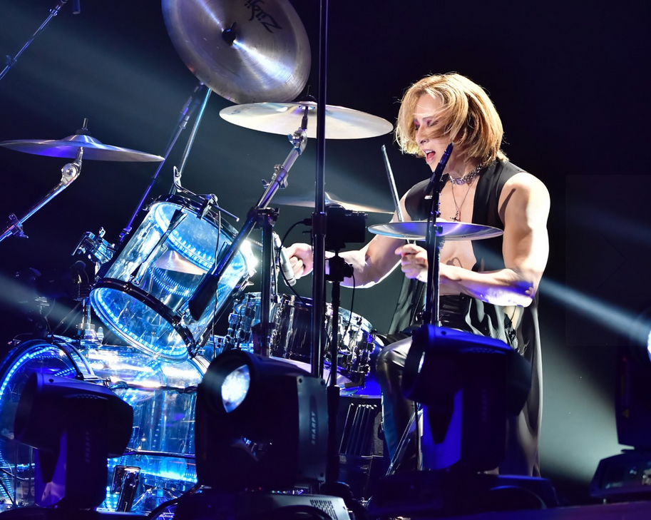 「サングラスなしびっくり」YOSHIKI〝別人級ショット〟に反響！「誰かわからなかった」「かっこいい！！」