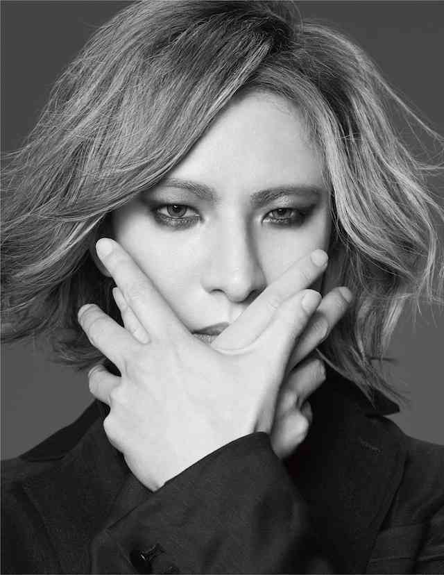 「サングラスなしびっくり」YOSHIKI〝別人級ショット〟に反響！「誰かわからなかった」「かっこいい！！」