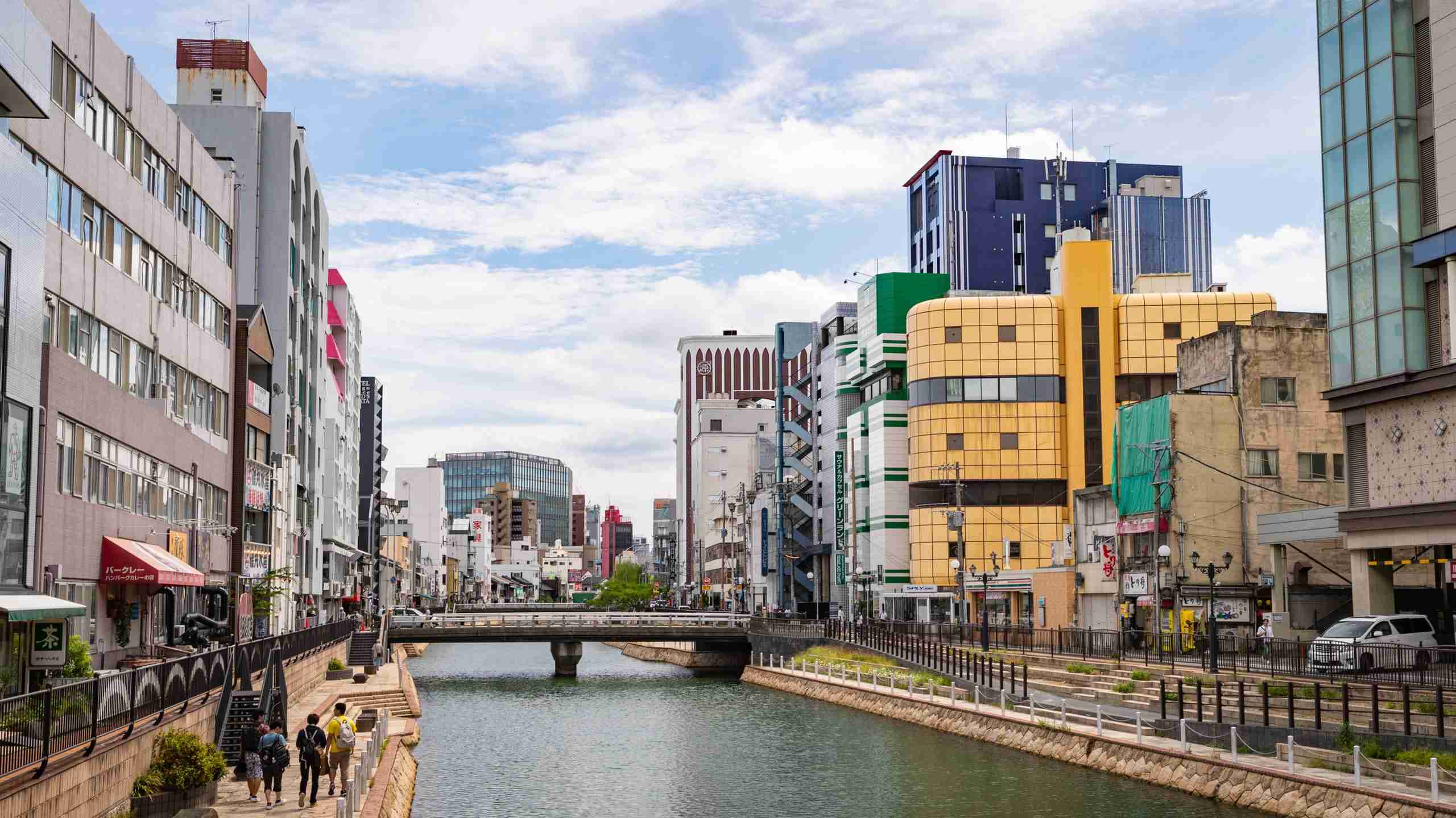 都会でも田舎でもないところに住んでる人