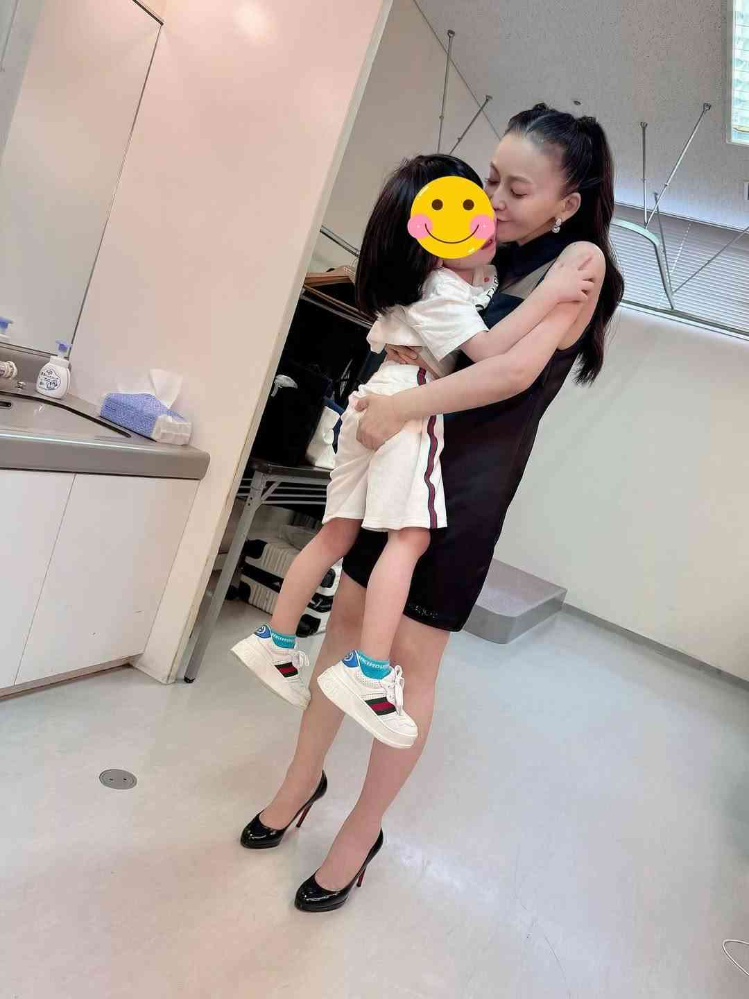 激ヤセぶりに心配の声も…30kg減で話題の華原朋美にネット驚き「痩せ過ぎじゃ…」「体調はどうなん?」