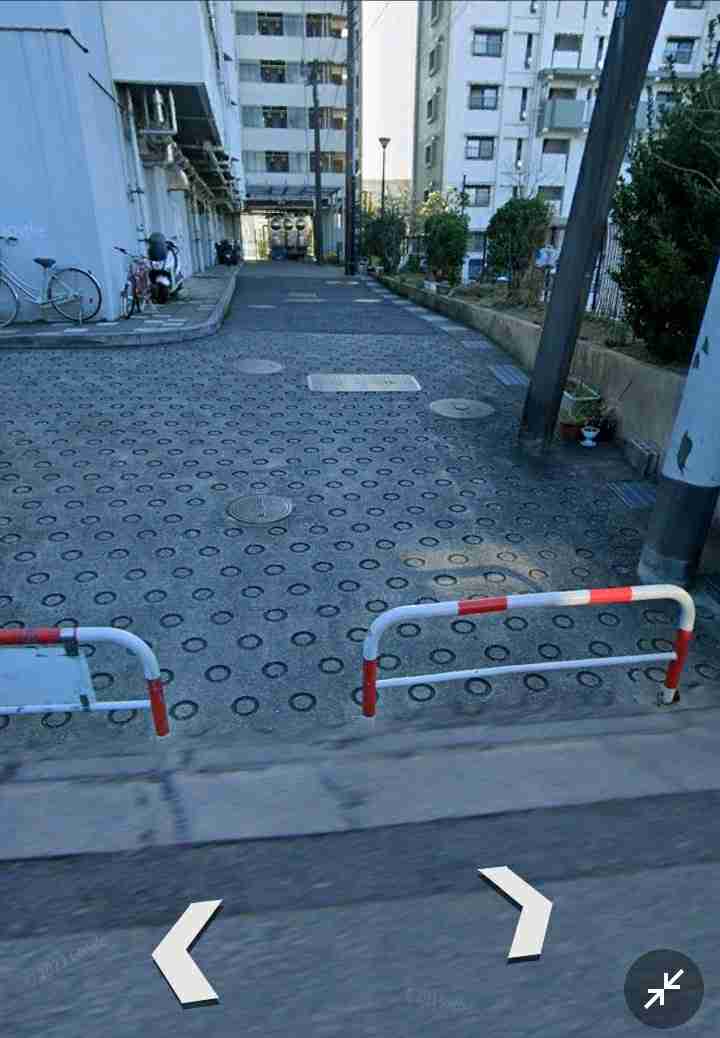 小学生くらいの女の子が歩行中に倒れたところを車にひかれ意識不明の重体　運転の男を過失運転傷害の疑いで現行犯逮捕　埼玉・朝霞市