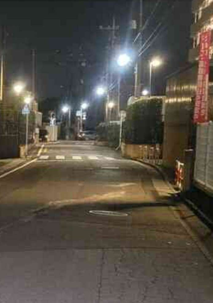 小学生くらいの女の子が歩行中に倒れたところを車にひかれ意識不明の重体　運転の男を過失運転傷害の疑いで現行犯逮捕　埼玉・朝霞市