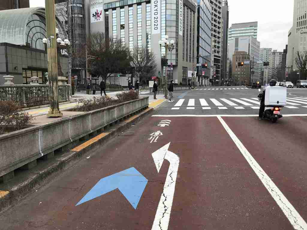 観光バスが自転車を巻き込む　通勤中の31歳女性が死亡　左折時の安全確認不足か…58歳運転手を現行犯逮捕　大阪・淀川区