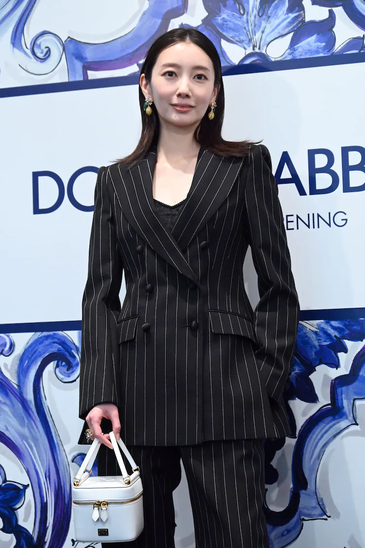 ハイブランドが似合う美女の画像を見て癒されるトピ