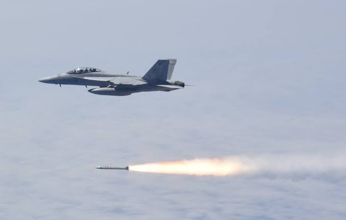 中国海軍の空母艦載機が空自戦闘機に断続的にレーダー照射　“空対空”の照射は初公表　小泉防衛大臣「中国側に強く抗議」