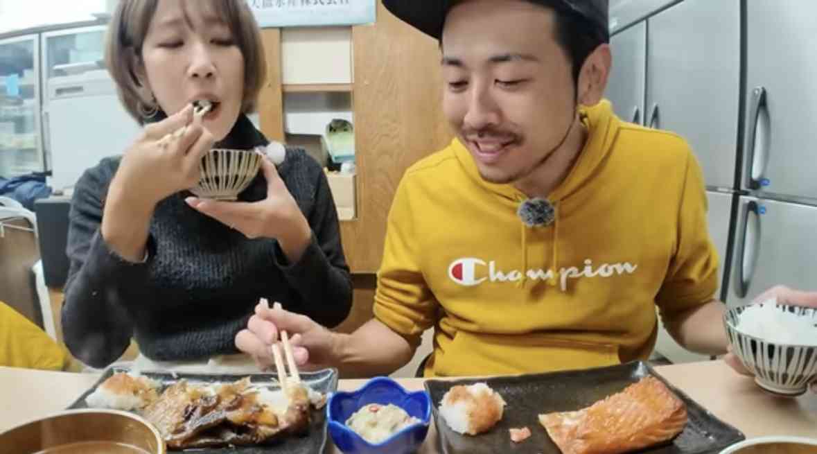 何かに怯えて生きてる人