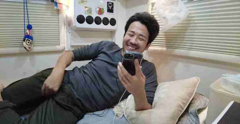 何かに怯えて生きてる人