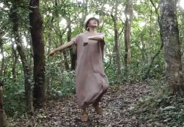 何かに怯えて生きてる人