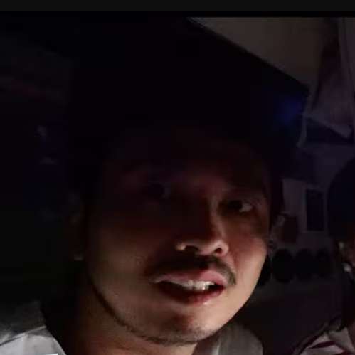 何かに怯えて生きてる人