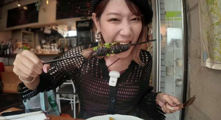 何かに怯えて生きてる人