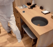 何かに怯えて生きてる人