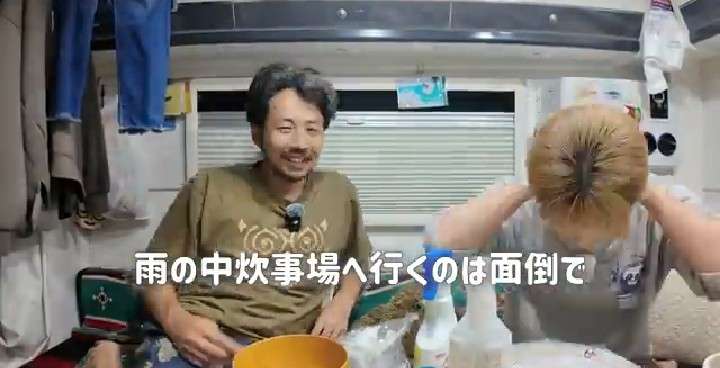 何かに怯えて生きてる人