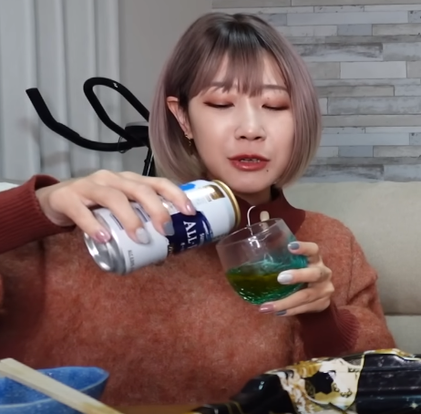 何かに怯えて生きてる人