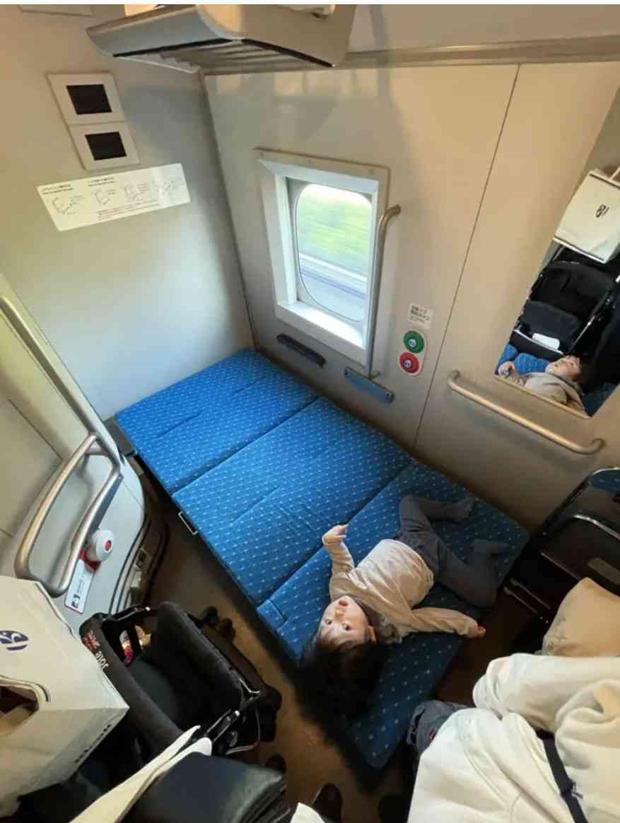 新幹線で後ろの座席から“悪臭漂う靴下”がにょきっと…30歳女性が「臭くて頭がおかしくなりそうなんだよ」と大声で怒鳴りつけた結果