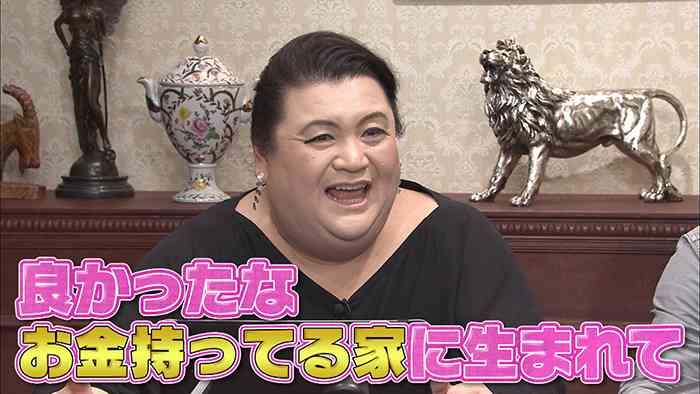 やたらと褒める人