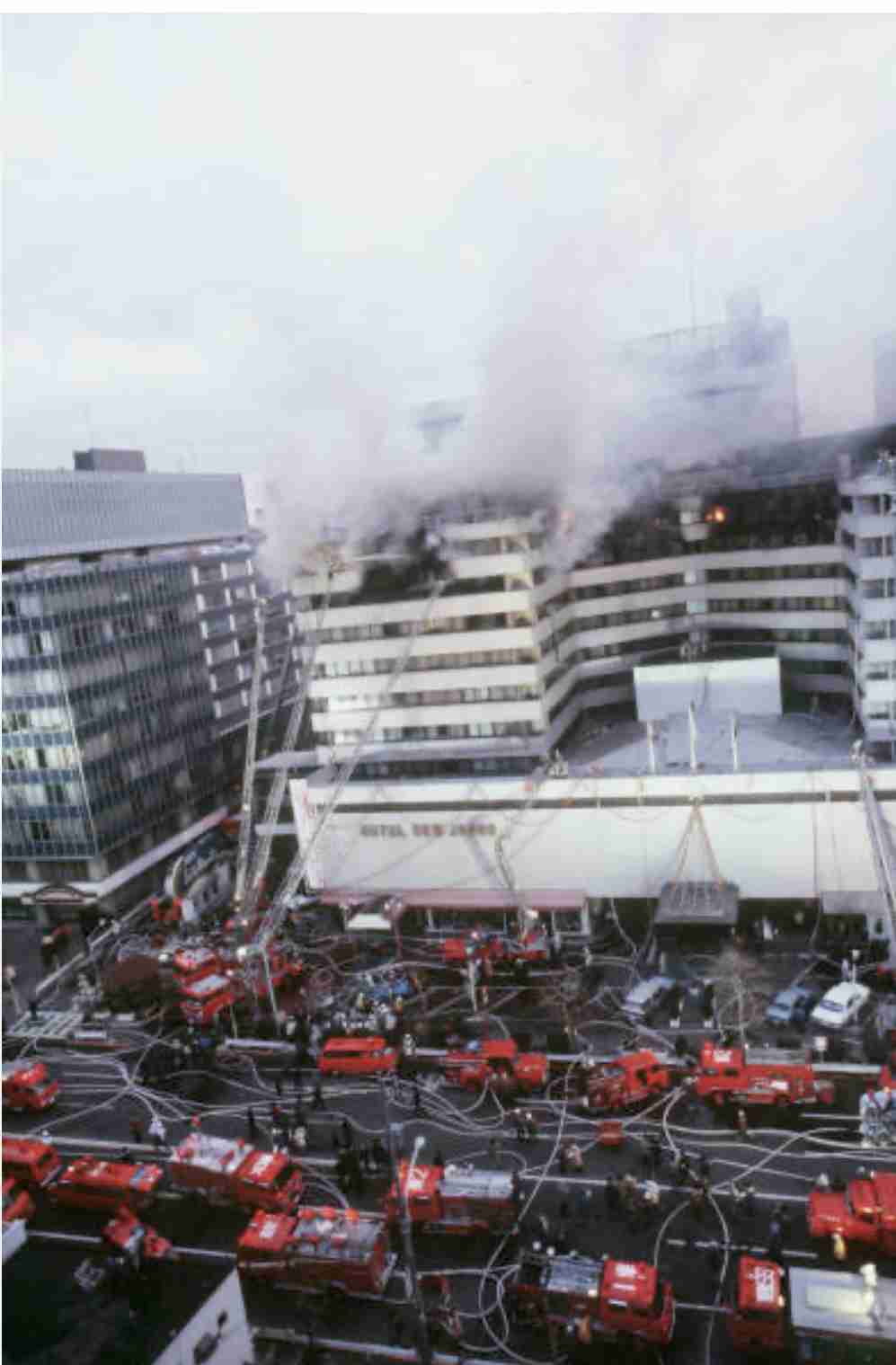 非常ボタン“電源切れ”？“ドアノブ”外れ落下　サウナ火事　亡くなったのは30代夫婦