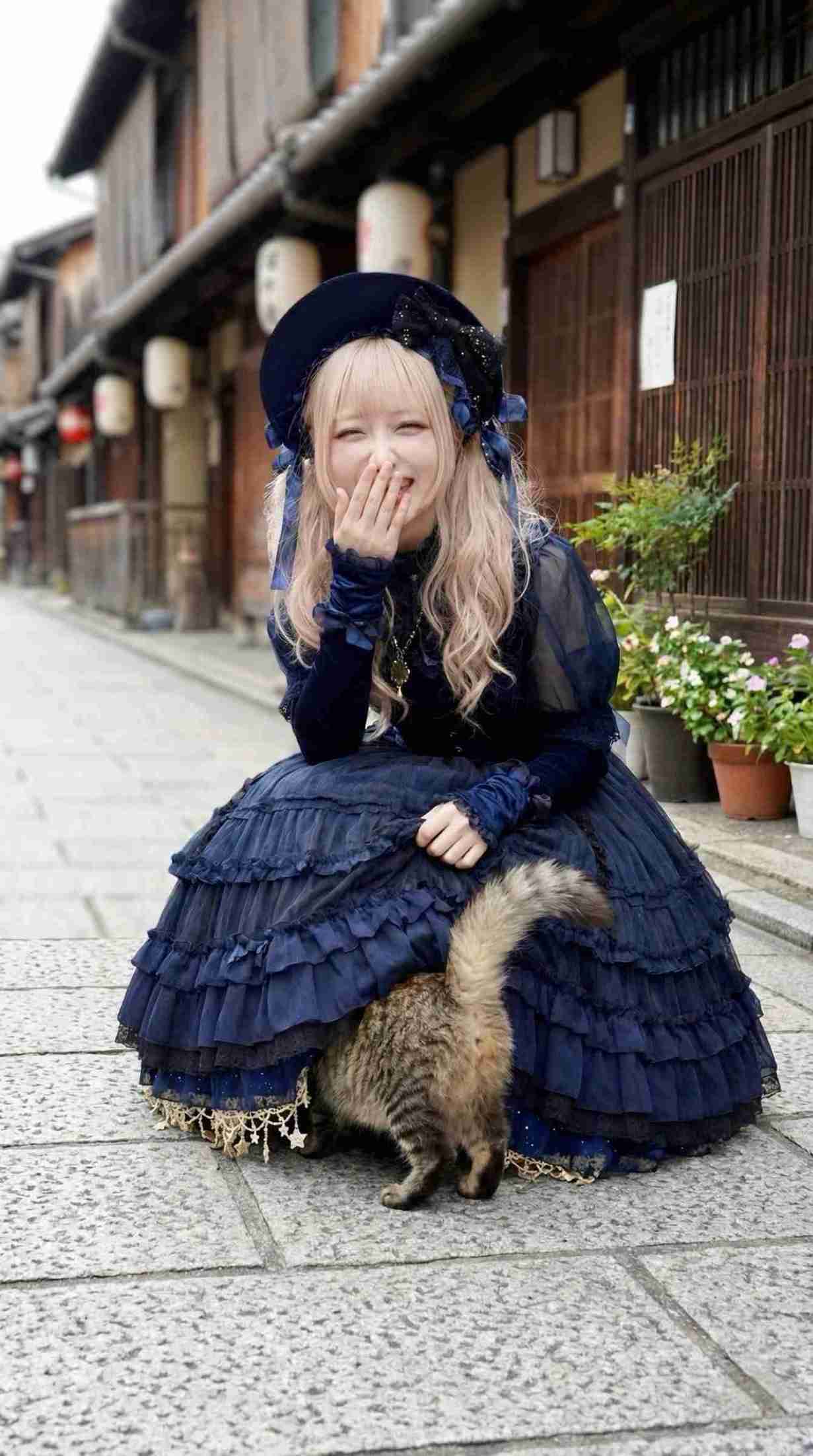 「若すぎる」「20歳にしか見えない」SNSで話題の“奇跡の41歳”を直撃。高校生の娘がいるのに、未成年に間違われることも…