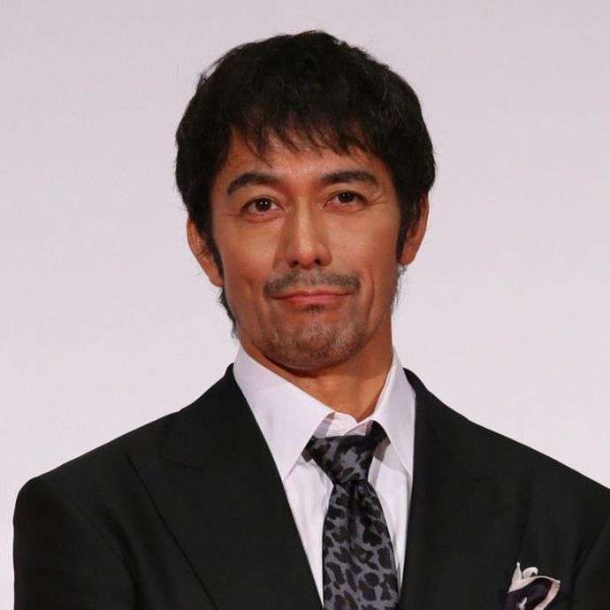 阿部寛:36年ぶり「メンズノンノ」登場 「ジルサンダー」着こなし鈴鹿央士と表紙に 「初心を思い出して新鮮な気持ち」