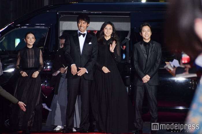 阿部寛:36年ぶり「メンズノンノ」登場 「ジルサンダー」着こなし鈴鹿央士と表紙に 「初心を思い出して新鮮な気持ち」