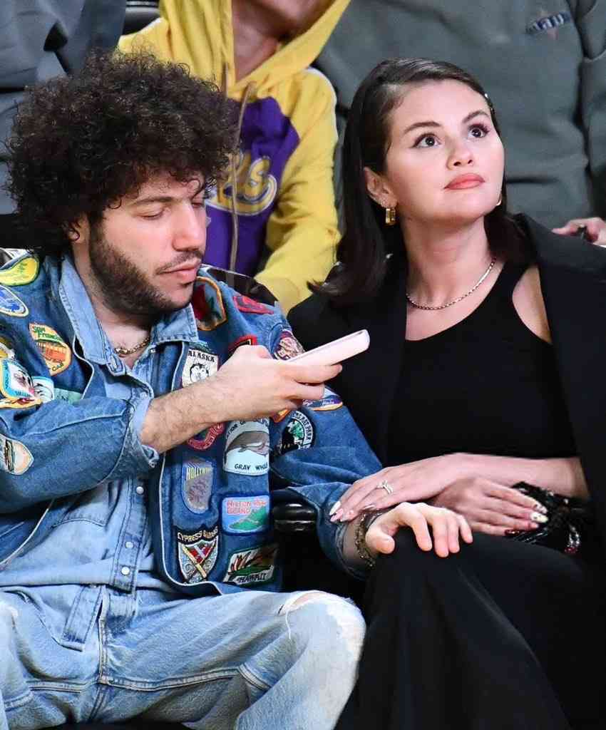 《その服どこで買ったの？》衝撃チェンジ姿のジャスティン・ビーバー（31）が“眼球バキバキTシャツ”披露でファン困惑　裁判決着の前後で「ヒゲを剃る」発言も