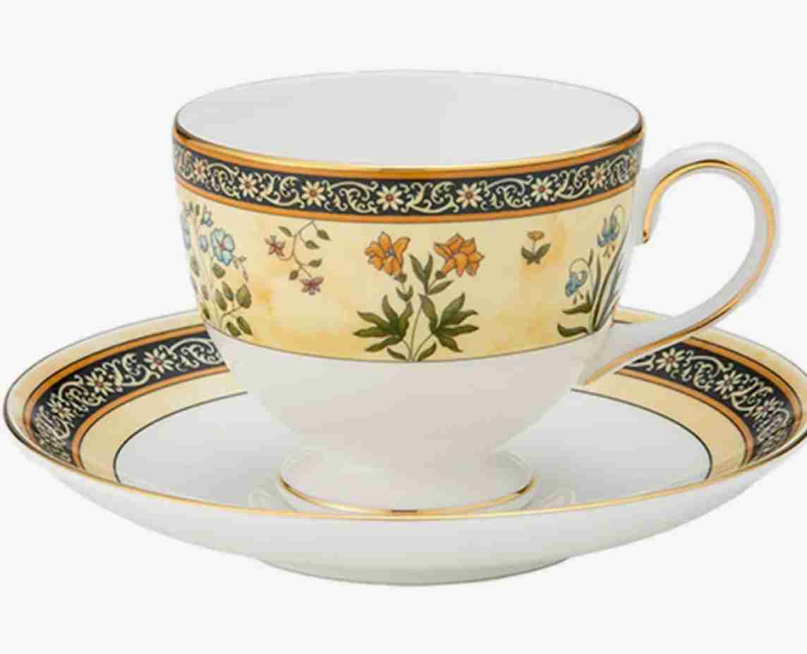 素敵なソーサー&カップのセットが見たい☕