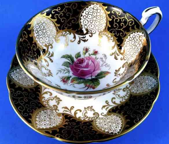 素敵なソーサー&カップのセットが見たい☕