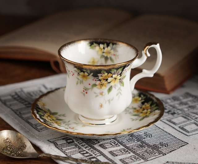 素敵なソーサー&カップのセットが見たい☕