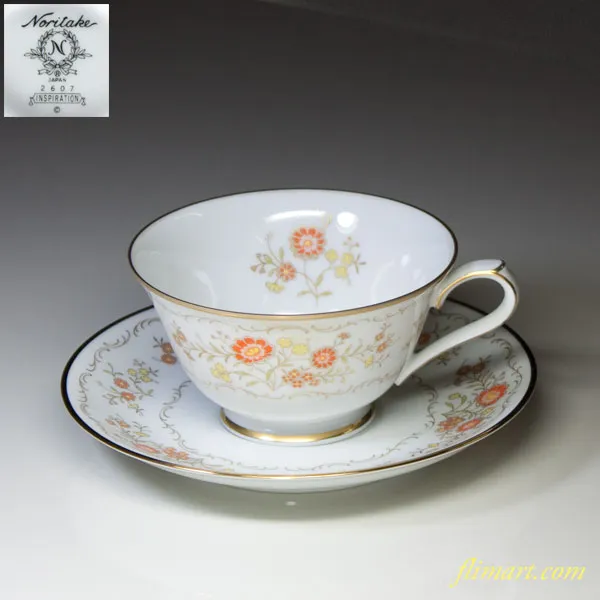 素敵なソーサー&カップのセットが見たい☕