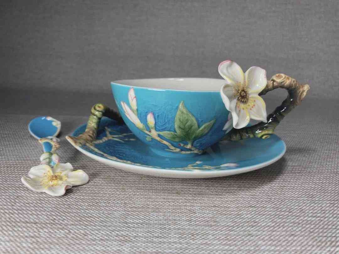 素敵なソーサー&カップのセットが見たい☕