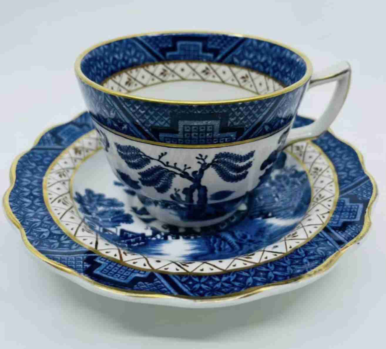 素敵なソーサー&カップのセットが見たい☕