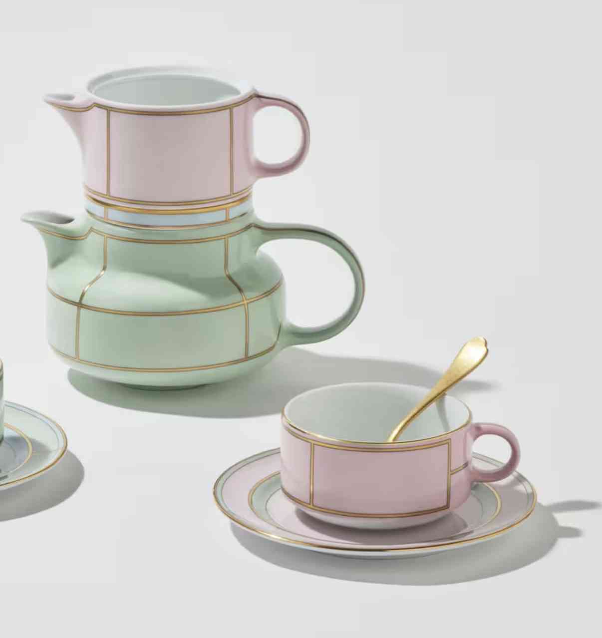 素敵なソーサー&カップのセットが見たい☕