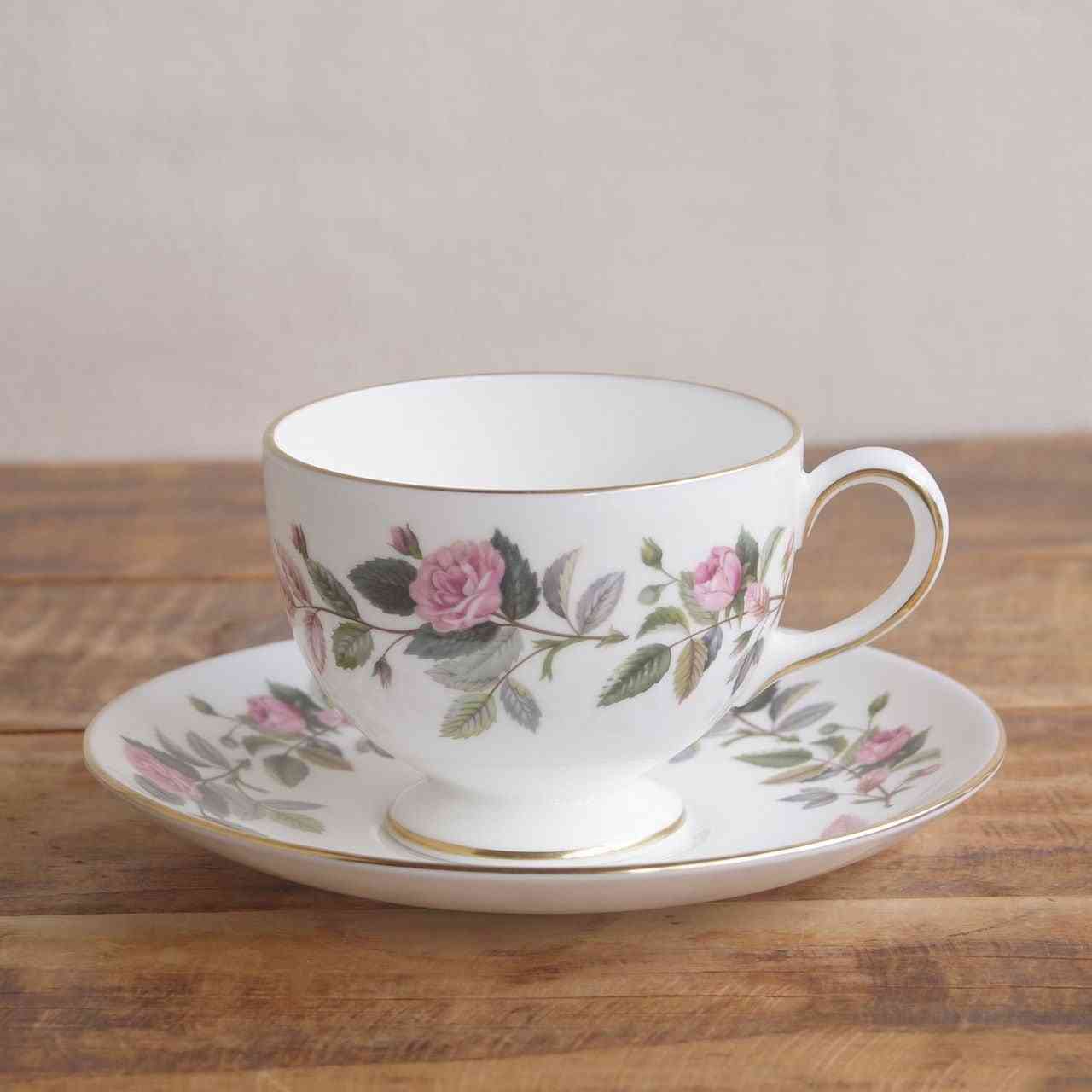 素敵なソーサー&カップのセットが見たい☕