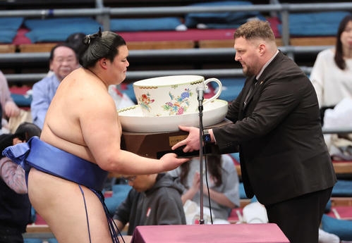 素敵なソーサー&カップのセットが見たい☕