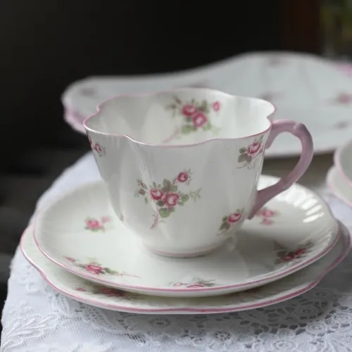 素敵なソーサー&カップのセットが見たい☕