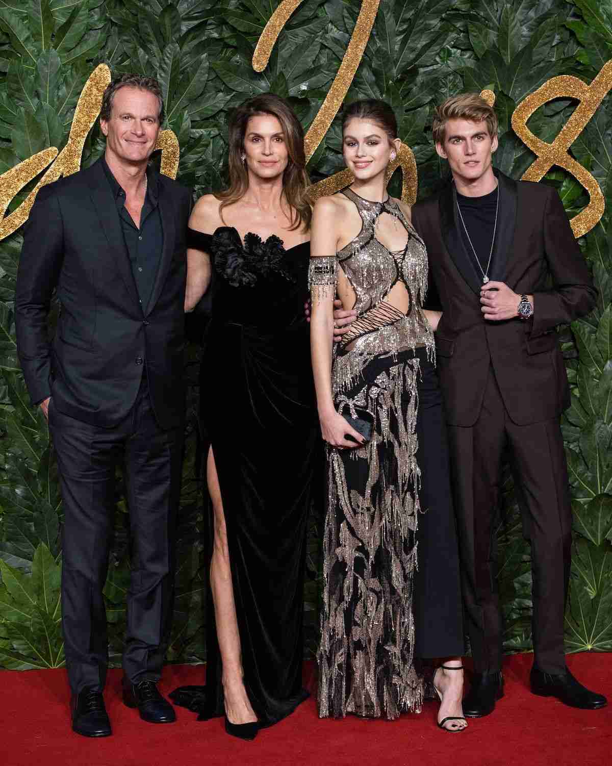 冨永愛が妊娠を発表　お相手は4歳年下の俳優・山本一賢…「息子、章胤にも支えられて日々を過ごしております」