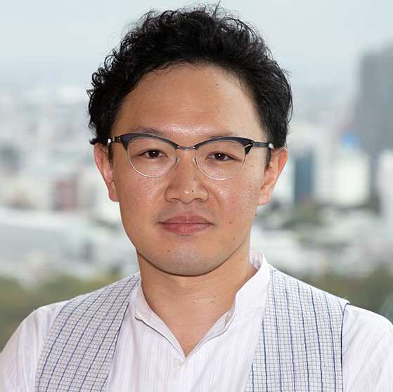 《「誰か分からなかった」と話題》賀来賢人、大谷翔平、目黒蓮に次いで「CM起用社数」男性4位になったカメレオン俳優・小倉史也の“正体”